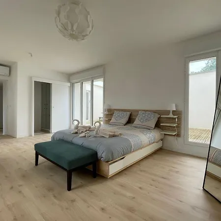 Spacious Of 120 M In Apartment