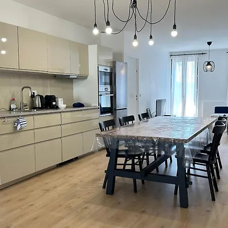 Spacious Of 120 M In Apartment